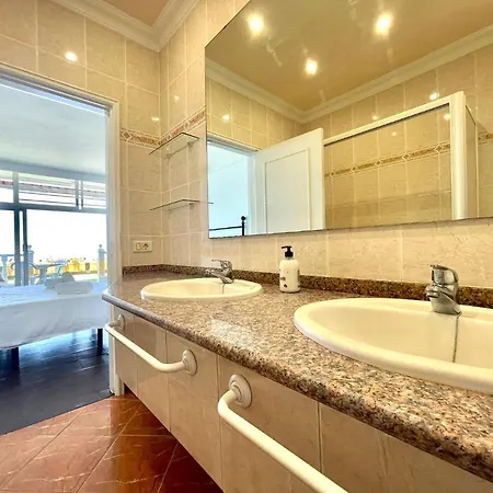 Apartment Studio With Direct View Of The Atlantic, Heated Pool, Wifi, 250 Meters To The Beach Puerto de la Cruz (Tenerife)